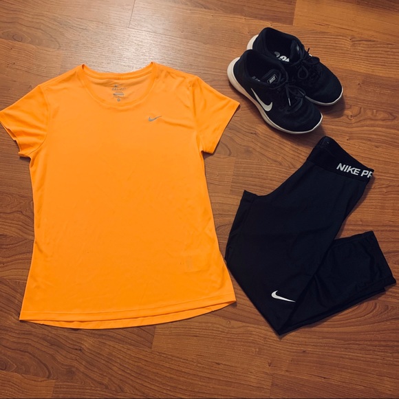 NIKE shirt - Picture 1 of 3